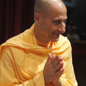 Radhanath Maharaj IMG 0147 new 283x283 Radhanath Swami At Gita Champions League Event