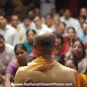 Radhanath Swami giving Lecture IMG 0168 new 283x283 Radhanath Swami At Gita Champions League Event
