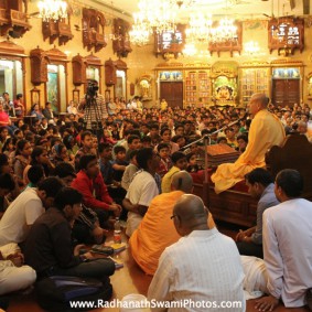 Radhanath Swami at Sri Sri Radha Gopinath Temple IMG 2929 new 283x283 Radhanath Swami At Gita Champions League Event