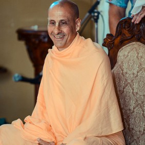 478294511 Radhanath Swami 283x283 Radhanath Swami During Initiation Ceremony