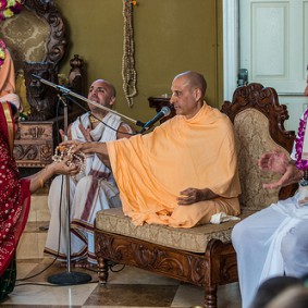560164634 Radhanath Swami 283x283 Radhanath Swami During Initiation Ceremony