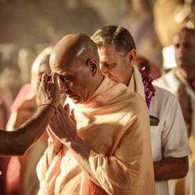 817368508 Radhanath Swami 283x283 Radhanath Swami During Initiation Ceremony