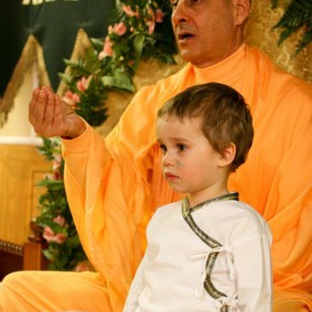 Initiation Ceremony2 new 283x283 Radhanath Swami In Moscow