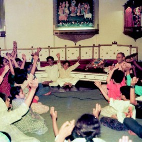 Radhanath Swami 01070028 283x283 Radhanath Swamis Radhagopinath Community