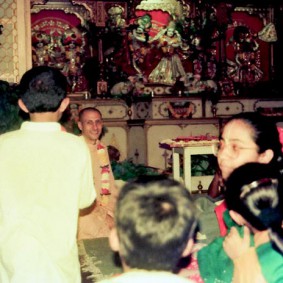 Radhanath Swami 01070032 283x283 Radhanath Swamis Radhagopinath Community