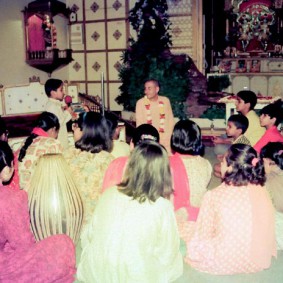 Radhanath Swami 01070034 283x283 Radhanath Swamis Radhagopinath Community