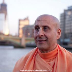 Radhanath Swami 20110408RNSBoatTrip036 new 283x283 Radhanath Swami Special Moments