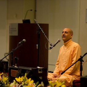 Radhanath Swami 5196498268 60fc8e058b z 283x283 Radhanath Swami Special Moments