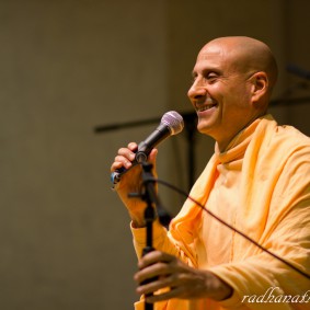 Radhanath Swami 5202858949 aaf5f9e76b b 283x283 Radhanath Swami Special Moments