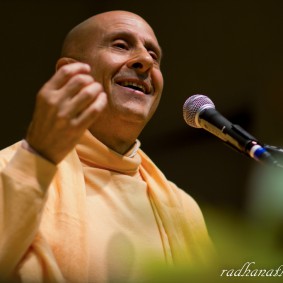 Radhanath Swami 5202873847 b1c8b363ca b 283x283 Radhanath Swami Special Moments