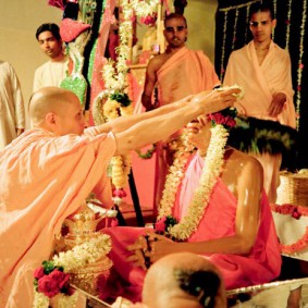 Radhanath Swami 90040006 283x283 Radhanath Swami Special Moments
