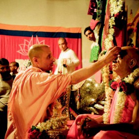 Radhanath Swami 90040007 283x283 Radhanath Swami Special Moments