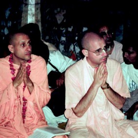 Radhanath Swami 90050014 283x283 Radhanath Swami Praying to Lord