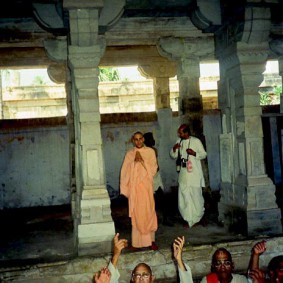 Radhanath Swami 90210029 283x283 Radhanath Swami Special Moments