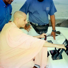 Radhanath Swami 90220027 283x283 Radhanath Swami Special Moments