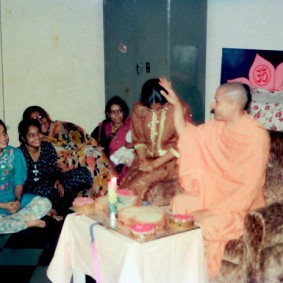 Radhanath Swami 90360003 283x283 Radhanath Swamis Radhagopinath Community