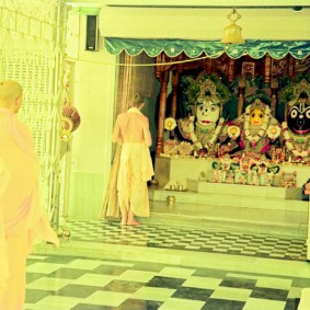 Radhanath Swami 90440019 283x283 Radhanath Swami Praying to Lord