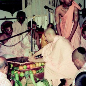 Radhanath Swami Initiation Ceremony1 283x283 Radhanath Swami During Initiation Ceremony