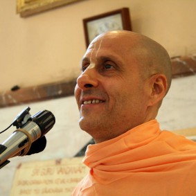 Radhanath Swami in Florence VillaVrindavan 283x283 Radhanath Swami Special Moments