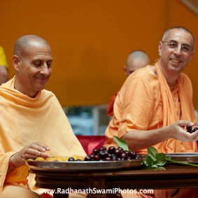 Radhanath Swami with Niranjana Swami 283x283 Radhanath Swami In Moscow