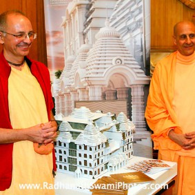 in central strategia moscow yatra march 2012 12 new 283x283 Radhanath Swami In Moscow
