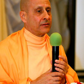 in central strategia moscow yatra march 2012 6 new 283x283 Radhanath Swami In Moscow