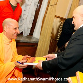 in central strategia moscow yatra march 2012 8 new 283x283 Radhanath Swami In Moscow