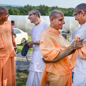 Radhanath Swami in Gita Nagari, USA 27348143 Radhanath Swami 283x283 Radhanath Swami visit at Gita Nagari, USA