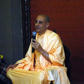 Lecture by HH Radhanath Swami to Harvard Students DSC 7808 Radhanath Swami 283x283 Harvard students Visiting Radhanath Swami