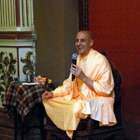 Radhanath Swami Maharaj DSC 7811 Radhanath Swami 283x283 Harvard students Visiting Radhanath Swami