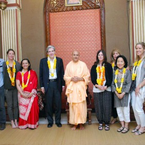 Radhanath Swami with Harvard University Students DSC 7819 Radhanath Swami 283x283 Harvard students Visiting Radhanath Swami