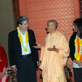 Radhanath Swami Maharaj DSC 7826 Radhanath Swami 283x283 Harvard students Visiting Radhanath Swami