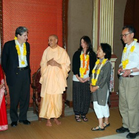 Swami Radhanath DSC 7832 Radhanath Swami 283x283 Harvard students Visiting Radhanath Swami