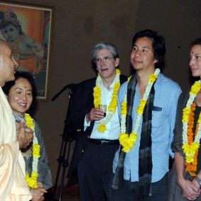 Swami Radhanath with Harvard University Students DSC 7845 Radhanath Swami 283x283 Harvard students Visiting Radhanath Swami