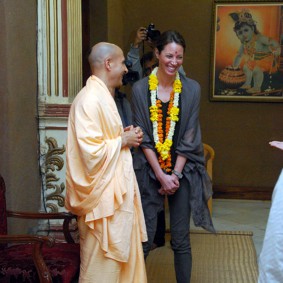 Radhanath Swami Maharaj DSC 7848 Radhanath Swami 283x283 Harvard students Visiting Radhanath Swami