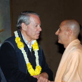 Radhanath Swami Maharaj DSC 7861 Radhanath Swami 283x283 Harvard students Visiting Radhanath Swami