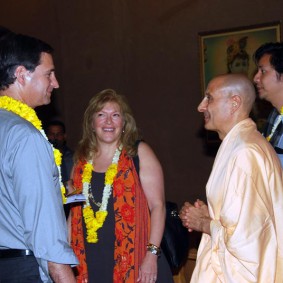 Radhanath Maharaj with Harvard Students DSC 7864 Radhanath Swami 283x283 Harvard students Visiting Radhanath Swami