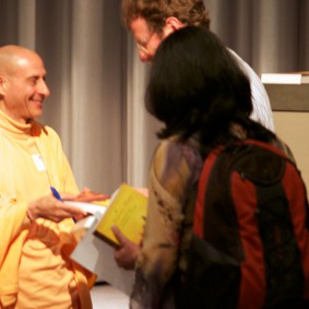 Swami Radhanath in USA IMG 1999 Radhanath Swami 283x283 Radhanath Swami At Apple Inc.