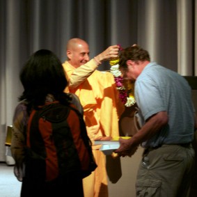 Radhanath Swami IMG 2002 Radhanath Swami 283x283 Radhanath Swami At Apple Inc.