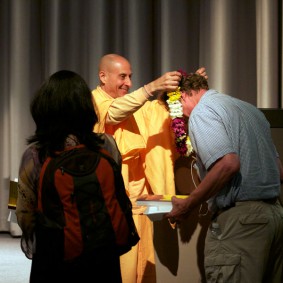 Radhanath Swami Maharaj IMG 2003 Radhanath Swami 283x283 Radhanath Swami At Apple Inc.