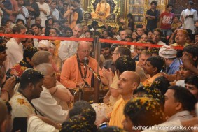 Indradyumna Swami leading ecstatic kirtan - Radhanath Swami