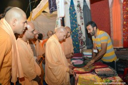 Radhanath Swami visiting stalls at Pandal2