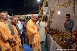 Radhanath Swami visiting stalls at Pandal6
