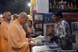 Radhanath Swami visiting stalls at Pandal7