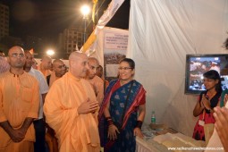 Radhanath Swami visiting the stall at pandal