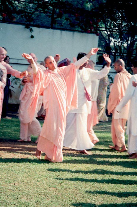 Dancing Kirtan by HH Radhanath Swami