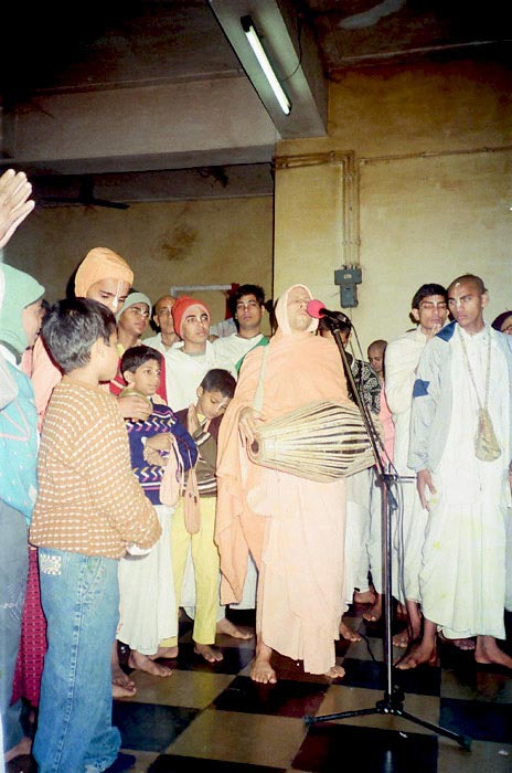 Radhanath Swami Leads Kirtan