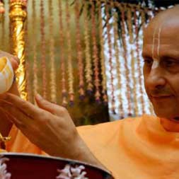 Radhanath Swami Bathing the Lord