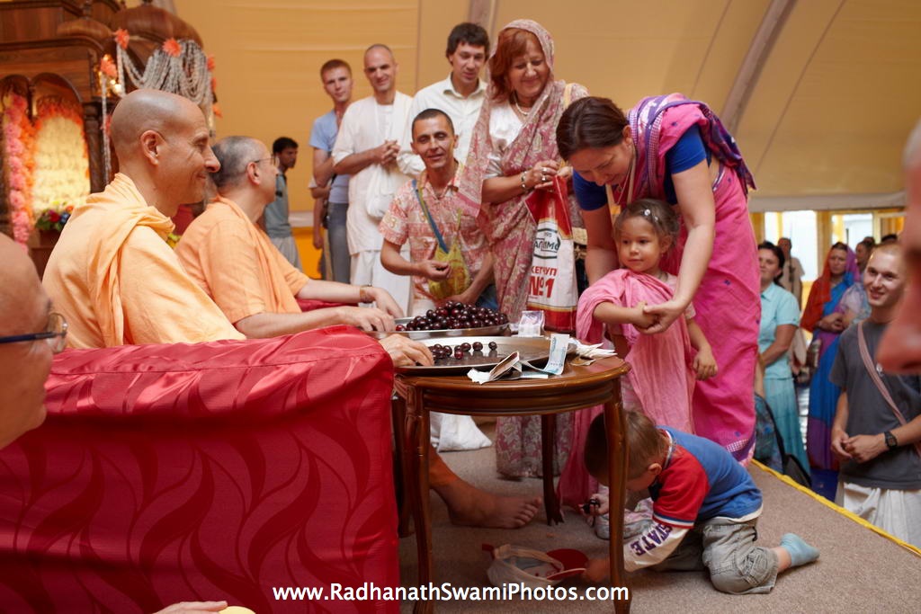 Radhanath Swami in Moscow Temple