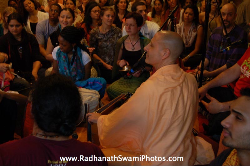 Kirtan by HH Radhanath Swami at New York